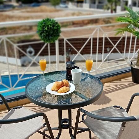 Kato Paphos Suites Eksteriør bilde