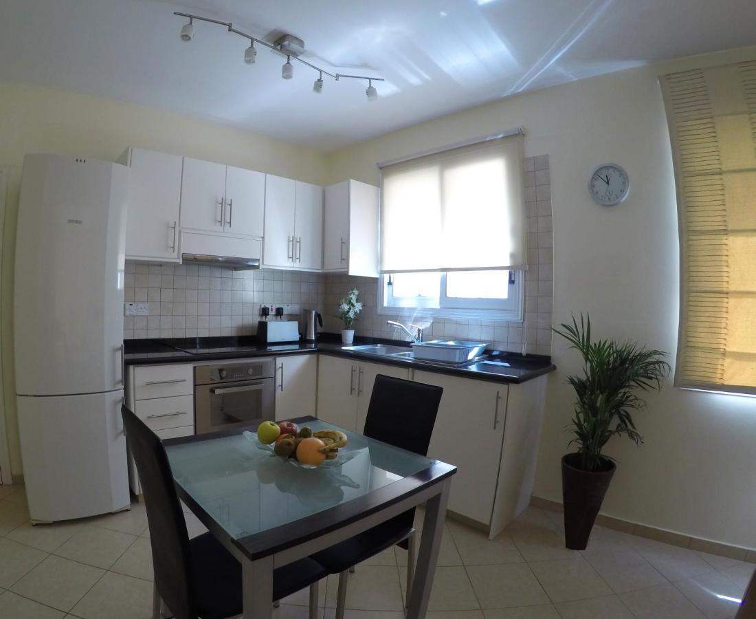Kato Paphos Suites Eksteriør bilde
