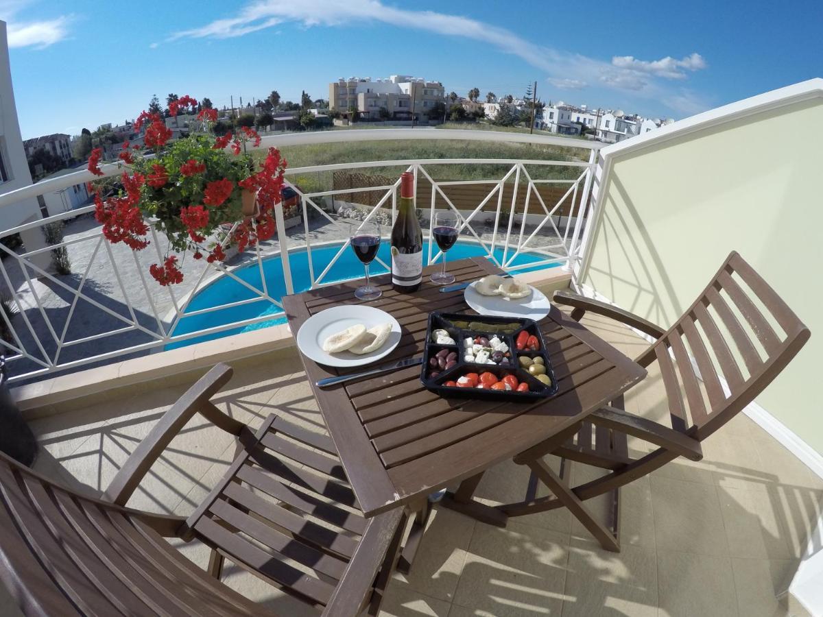 Kato Paphos Suites Eksteriør bilde