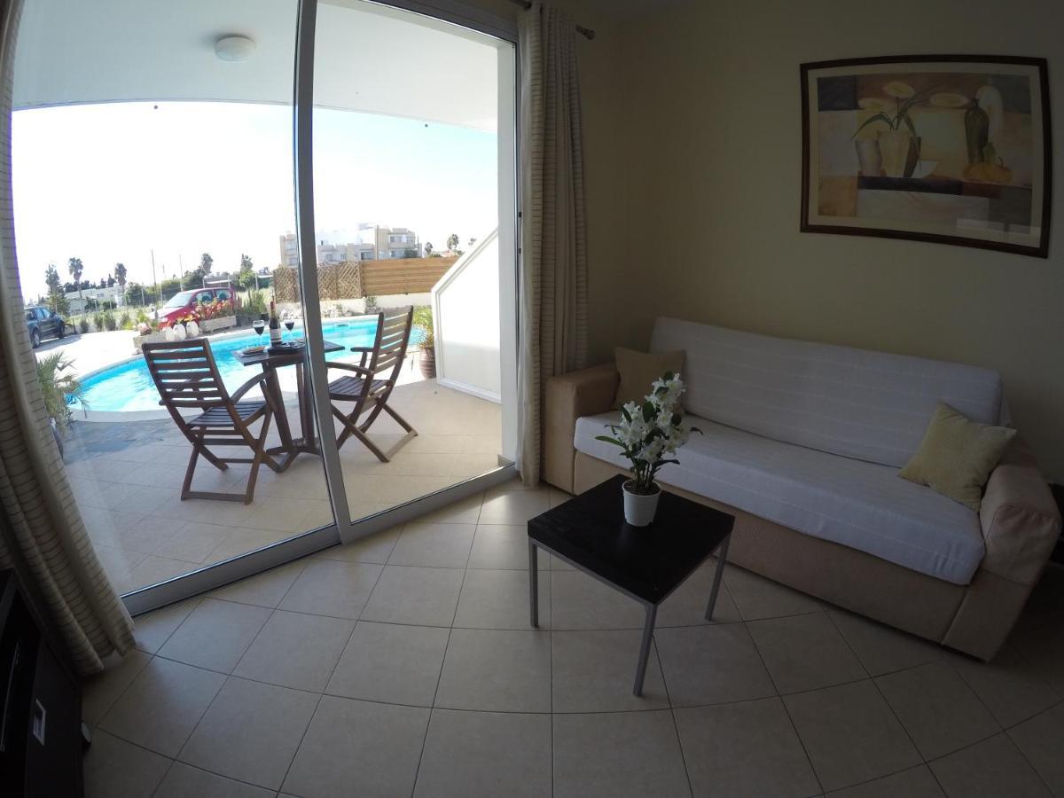 Kato Paphos Suites Eksteriør bilde