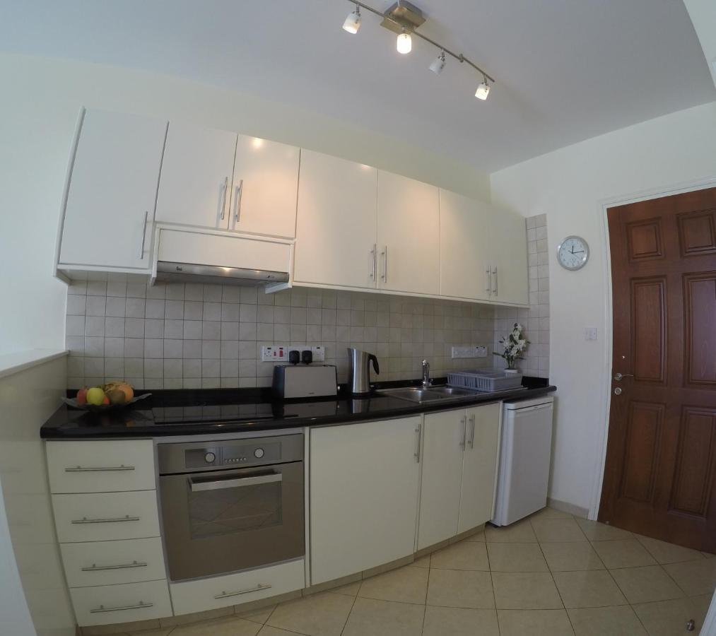 Kato Paphos Suites Eksteriør bilde