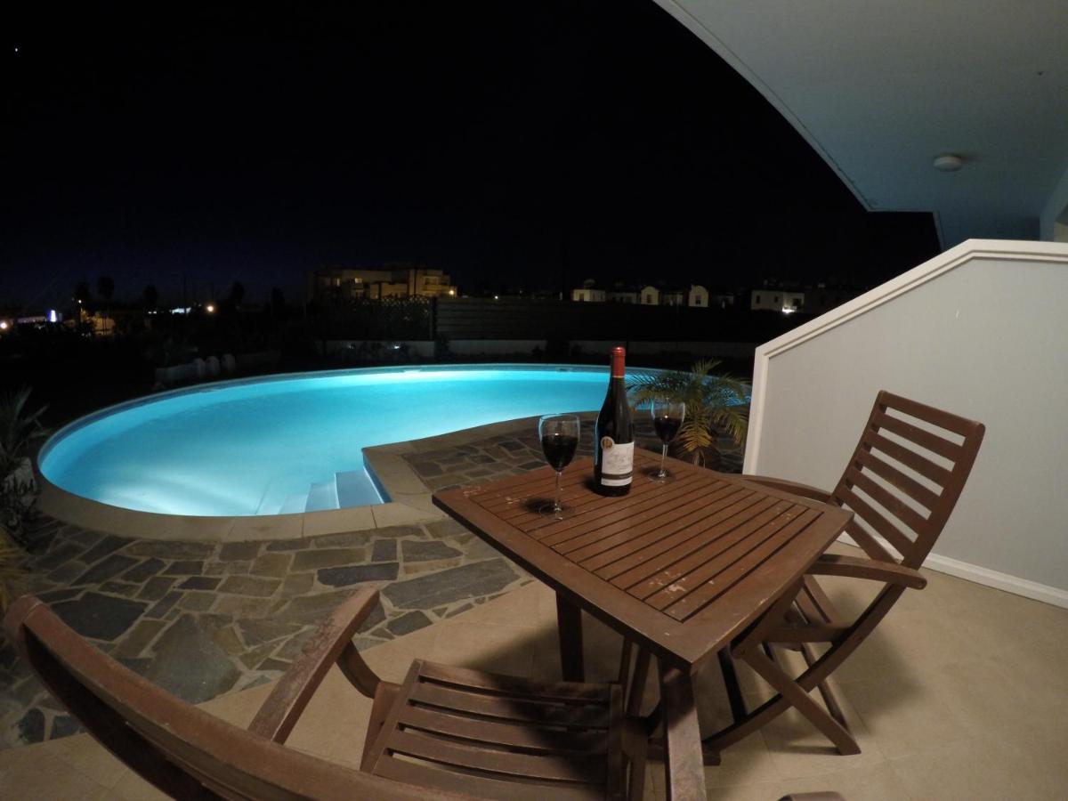 Kato Paphos Suites Eksteriør bilde