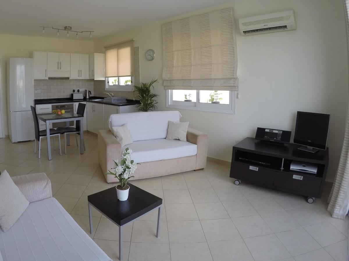 Kato Paphos Suites Eksteriør bilde