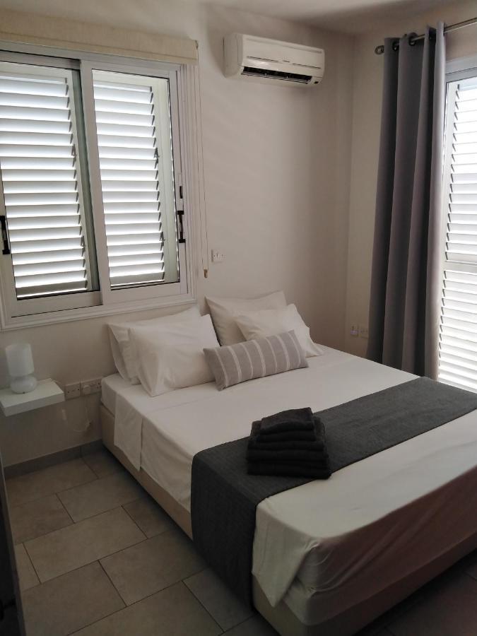 Kato Paphos Suites Eksteriør bilde