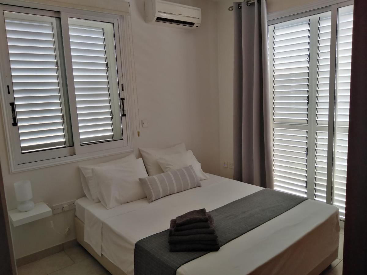 Kato Paphos Suites Eksteriør bilde