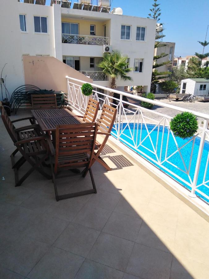 Kato Paphos Suites Eksteriør bilde