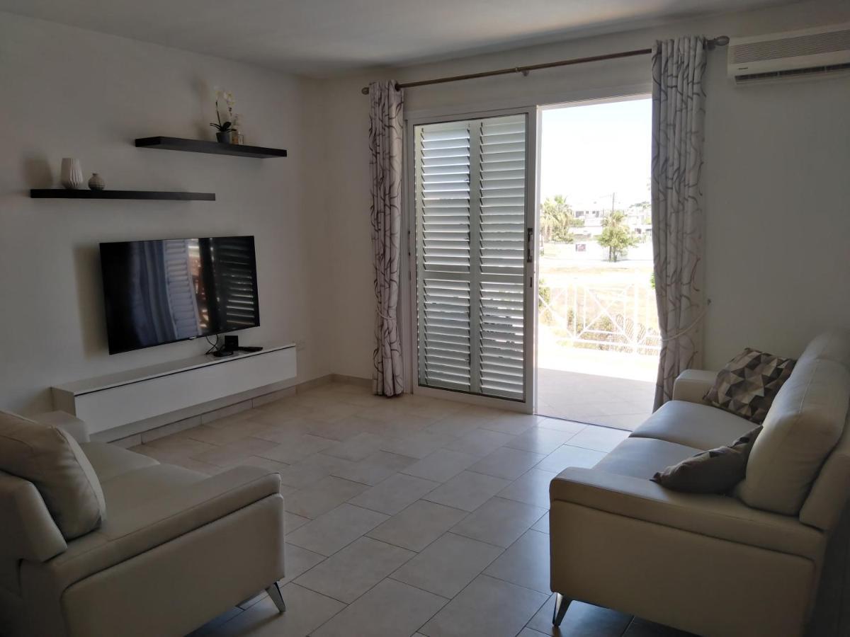 Kato Paphos Suites Eksteriør bilde