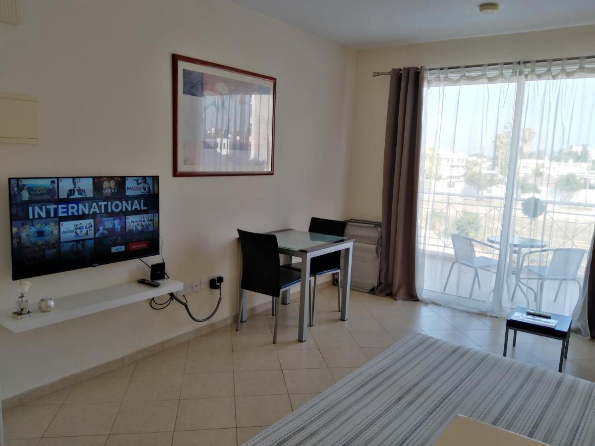 Kato Paphos Suites Eksteriør bilde