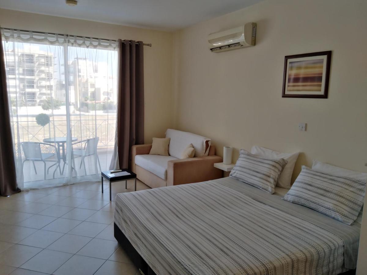 Kato Paphos Suites Eksteriør bilde