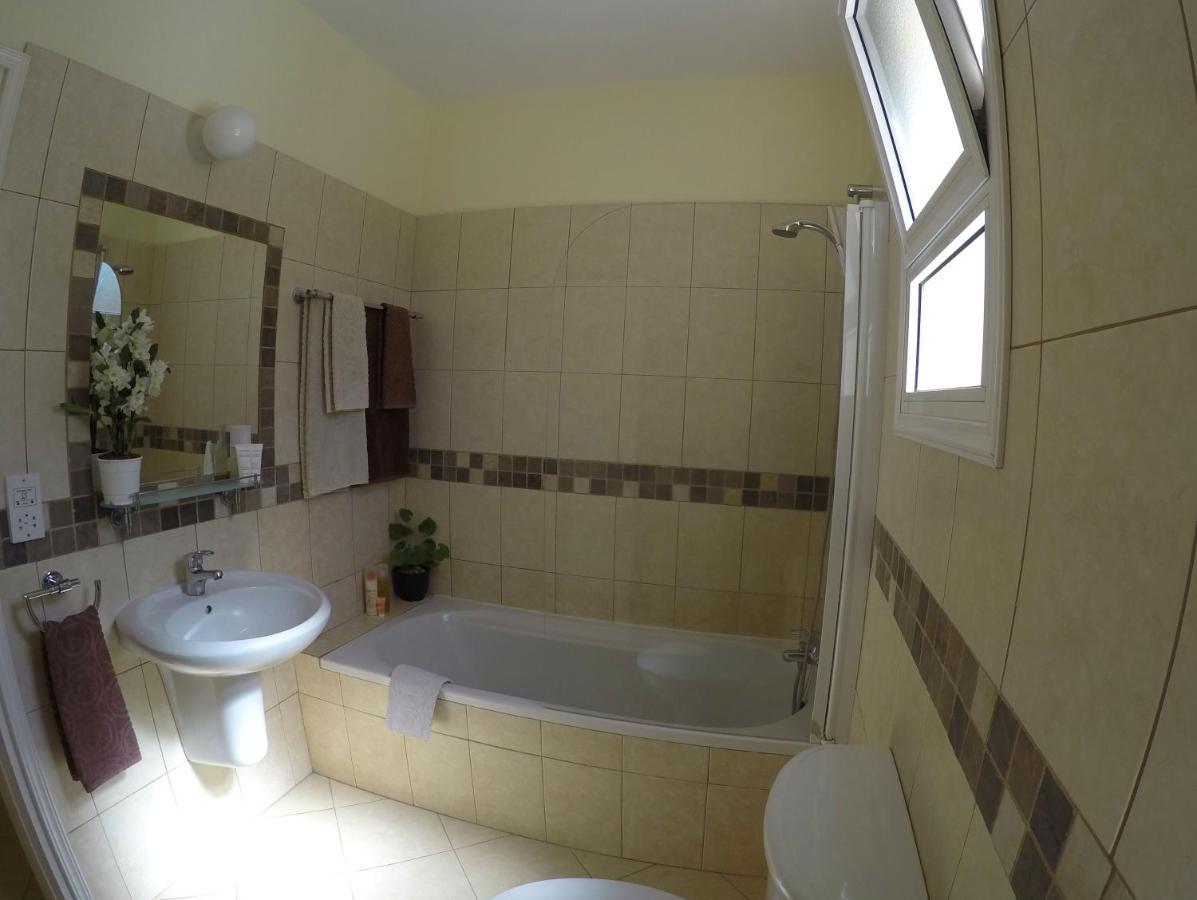 Kato Paphos Suites Eksteriør bilde