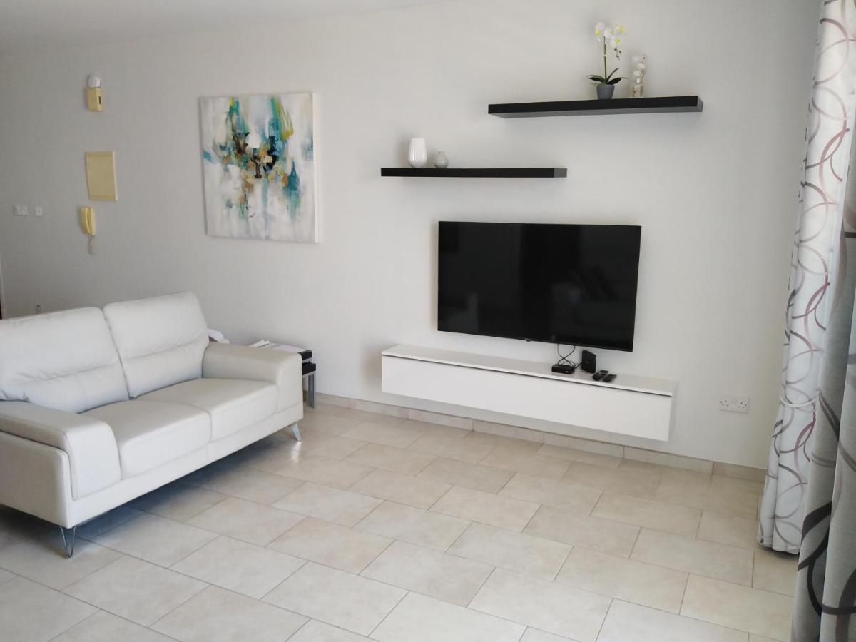 Kato Paphos Suites Eksteriør bilde