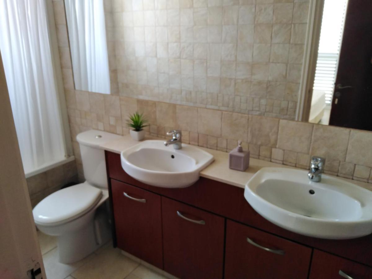 Kato Paphos Suites Eksteriør bilde