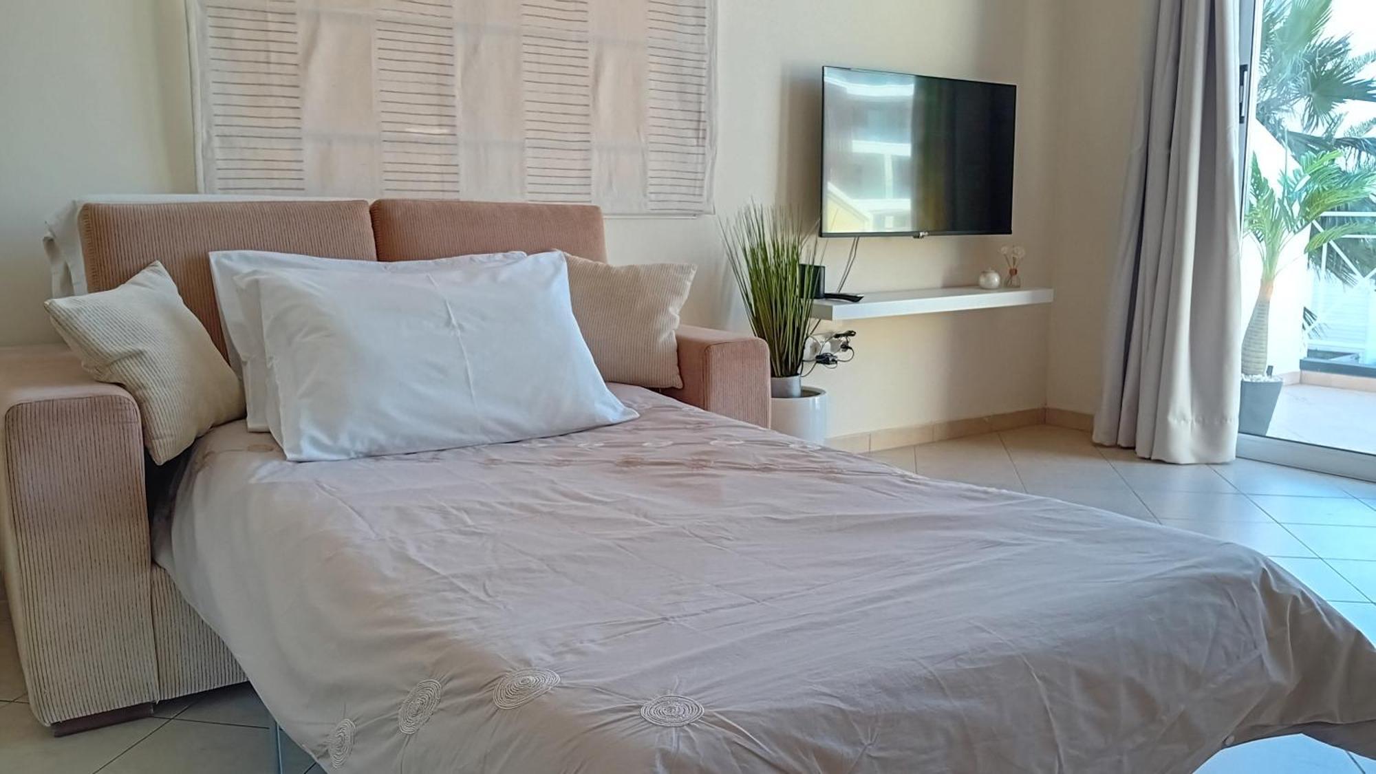 Kato Paphos Suites Eksteriør bilde