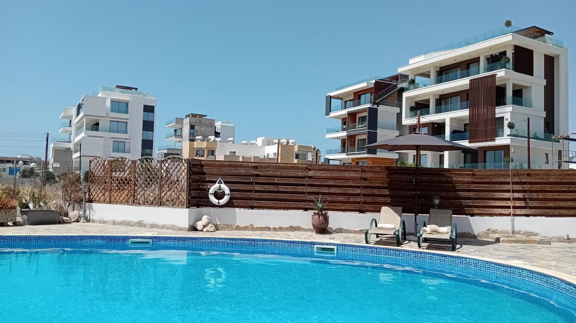 Kato Paphos Suites Eksteriør bilde