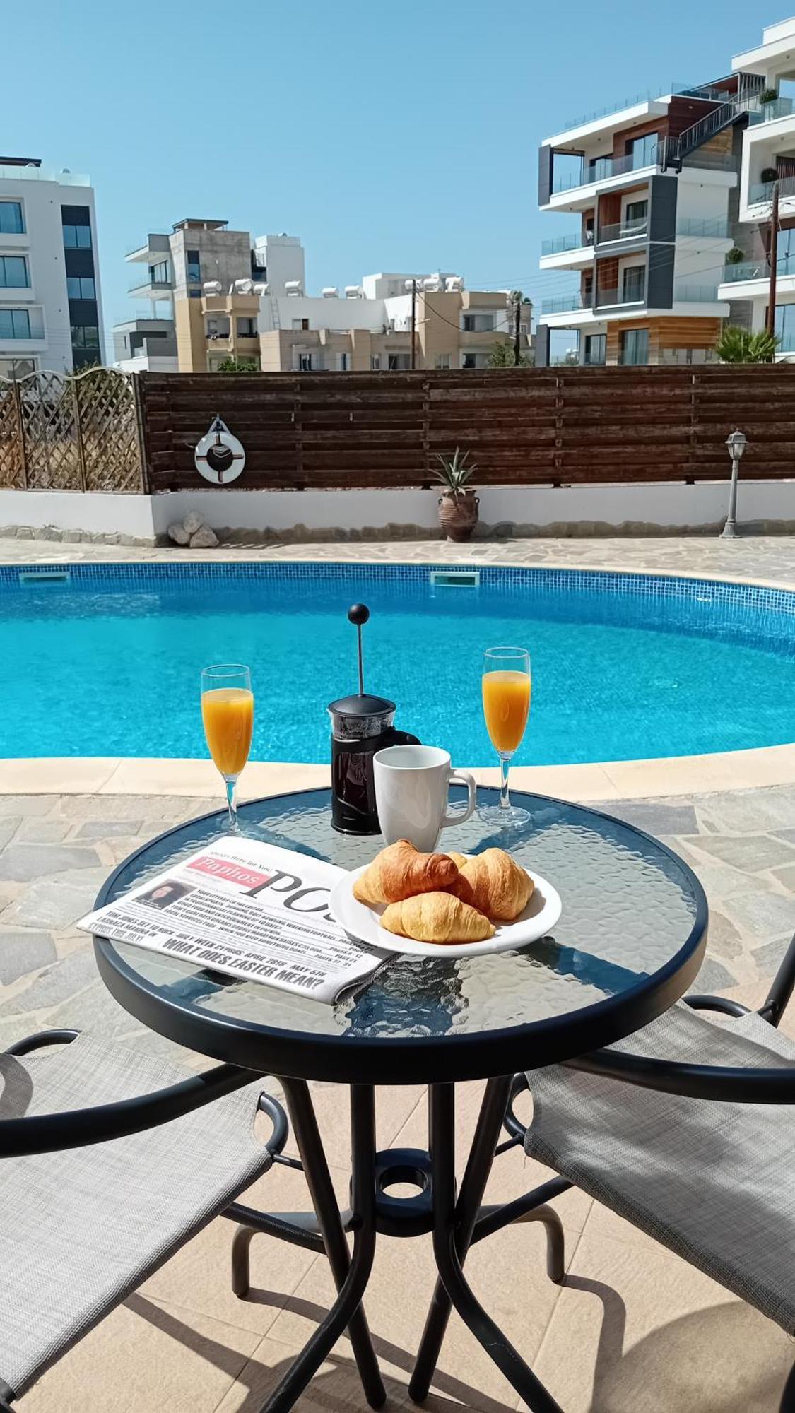 Kato Paphos Suites Eksteriør bilde