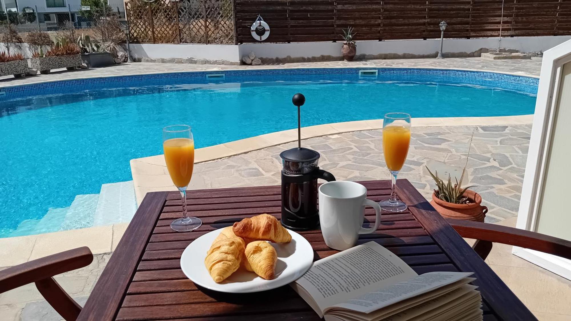 Kato Paphos Suites Eksteriør bilde